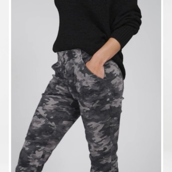 Spanx stretch twill camouflage cargo joggers black gray size XS New - Picture 3 of 13